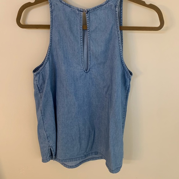 Old Navy denim shell top . Sleeveless . Keyhole back . 1 button . Light blue S - Picture 2 of 4